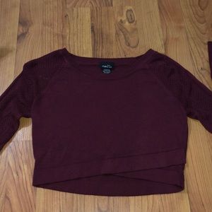 Long sleeve maroon crop top